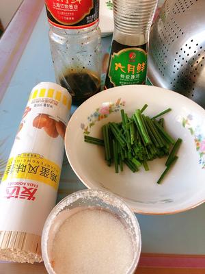 超简单的上海小吃葱油拌面的做法 步骤1