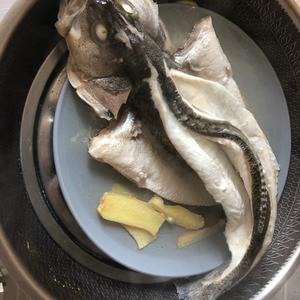 【泰式柠檬鱼】芬芳无比的清蒸鲈鱼泰式柠檬鱼的做法 步骤4
