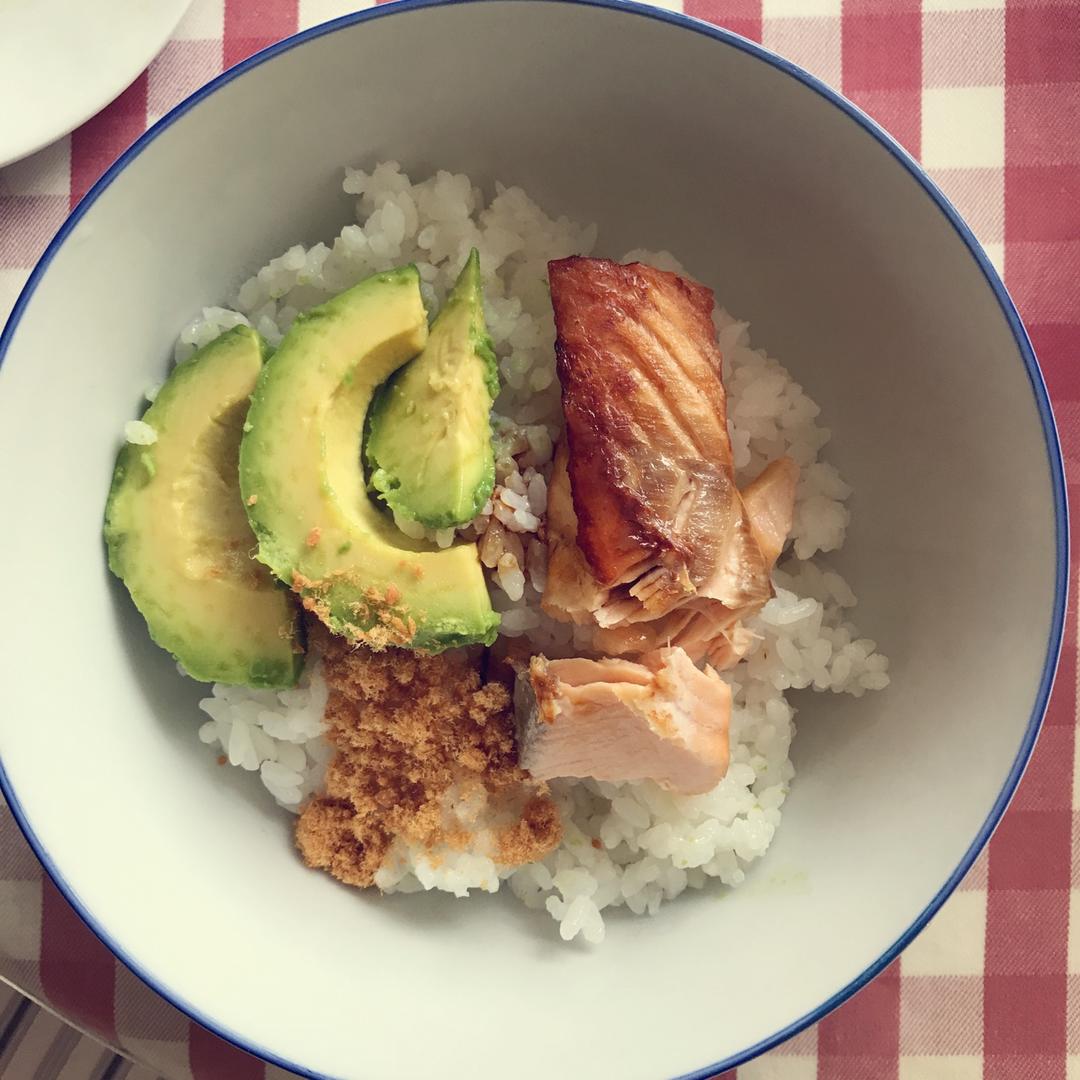 三文鱼牛油果拌饭