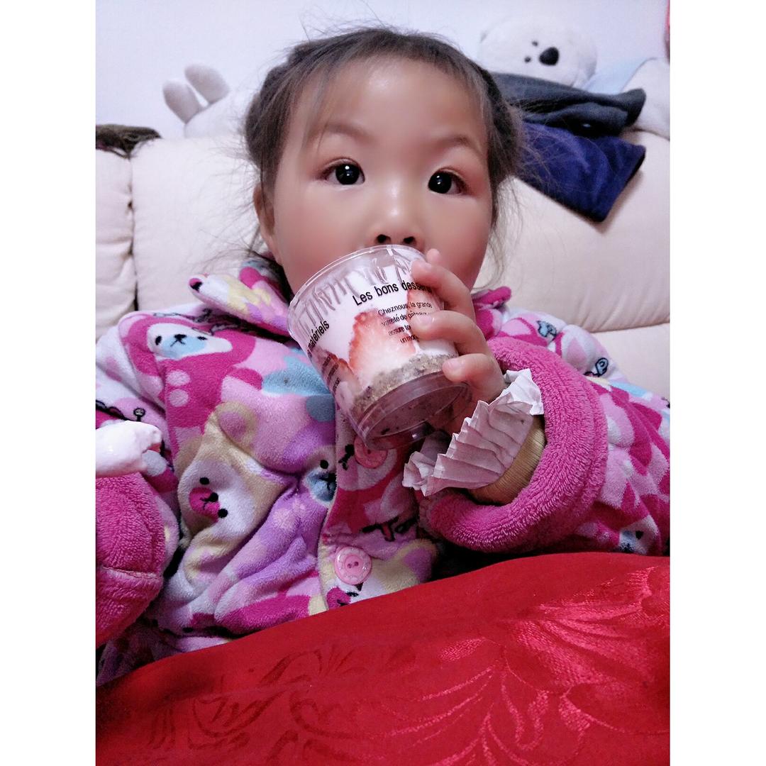 酸酸甜甜草莓慕斯杯