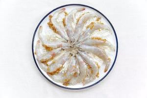 【蒜香蒸虾】有粉丝有金针菇 吃到盘子都刮干净的做法 步骤14