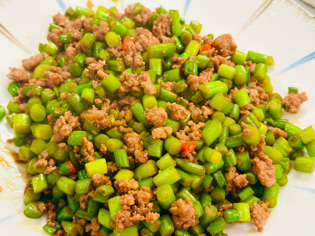 蒜苔炒肉末，三碗米饭都不够吃