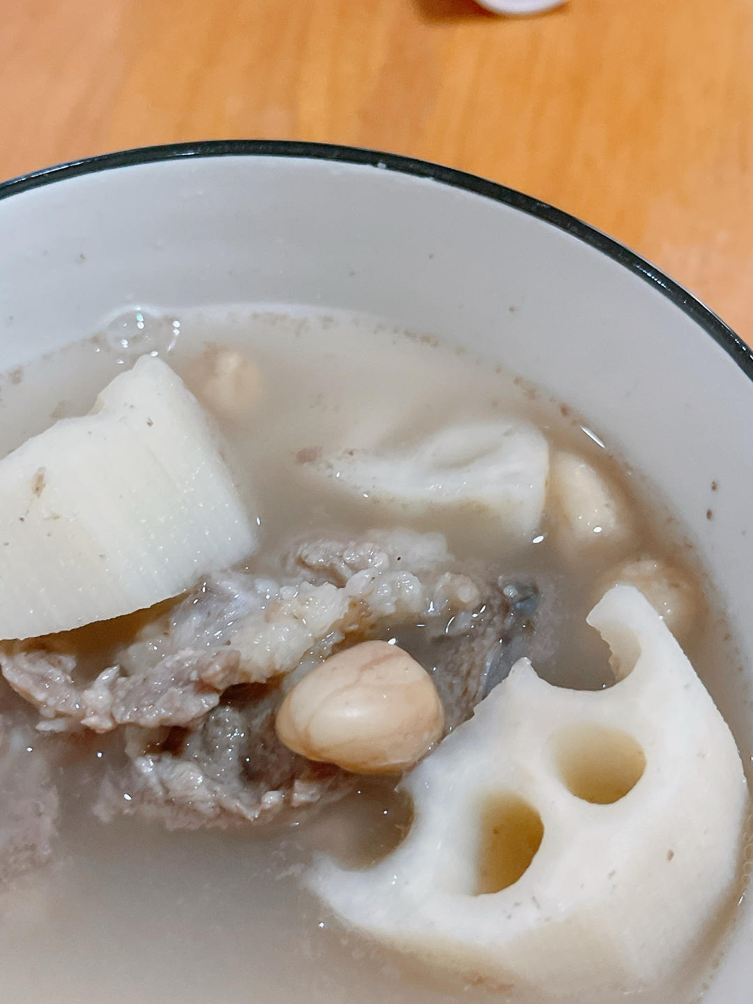 花生莲藕排骨汤