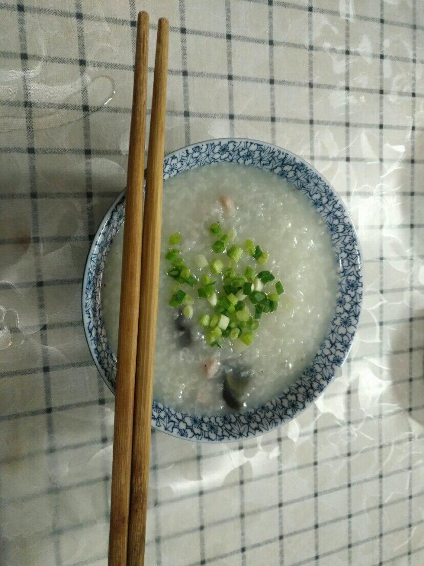 十五分钟快手之香滑皮蛋瘦肉粥(附五分钟电饭煲电压力锅更快捷方法)