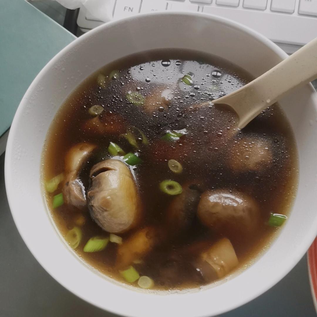 鲜掉眉毛口蘑汤