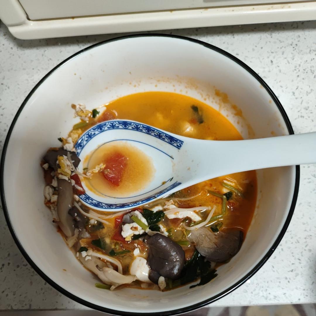 西红柿菌菇豆腐汤