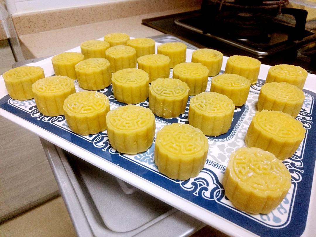 超详细图解版--流心奶黄月饼