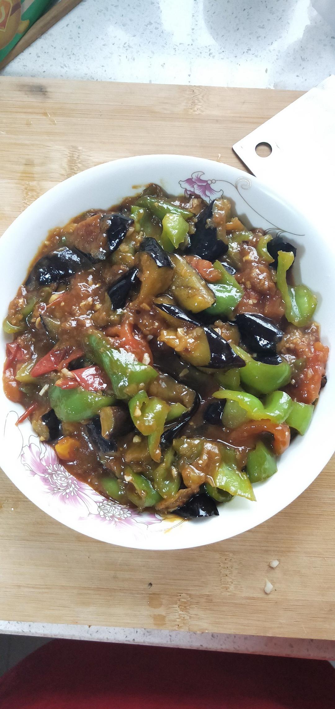 红烧茄子（佐西红柿尖椒）