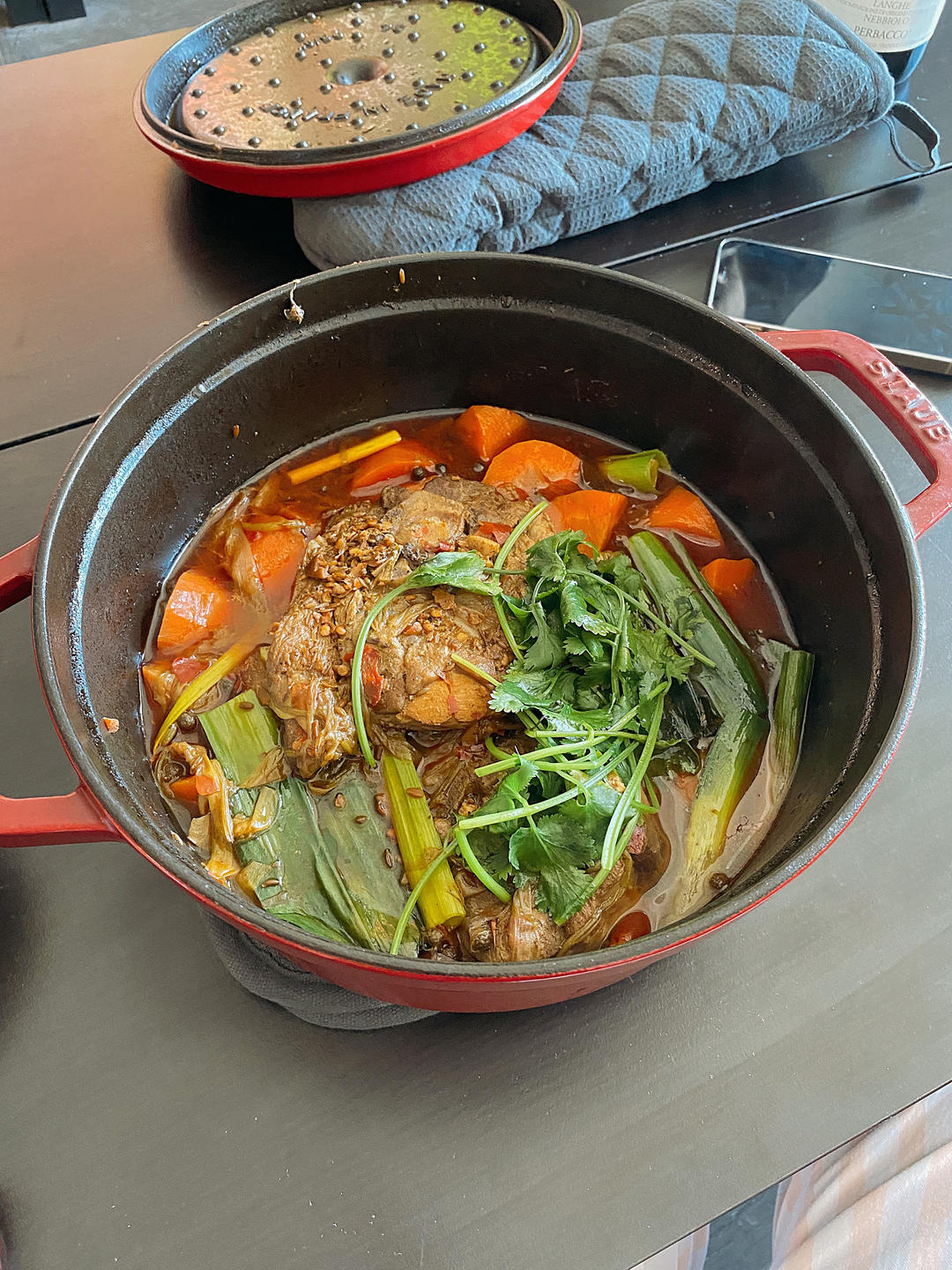 堂妈教你做红汤羊蝎子火锅