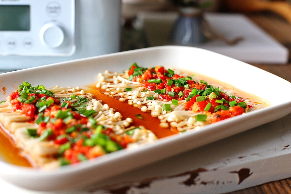 剁椒金针菇（7分钟上桌）――北鼎蒸炖锅食谱的做法