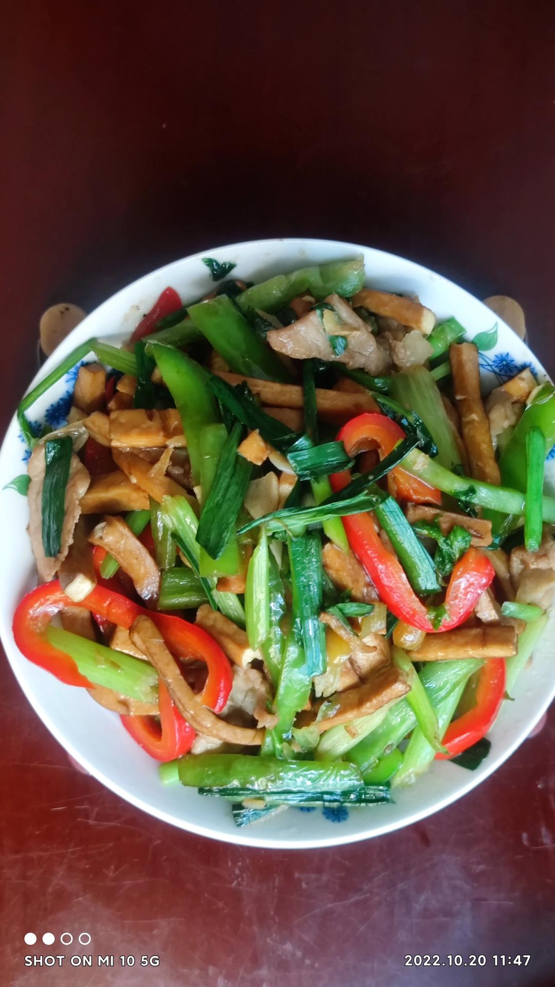 芹菜香干炒肉丝