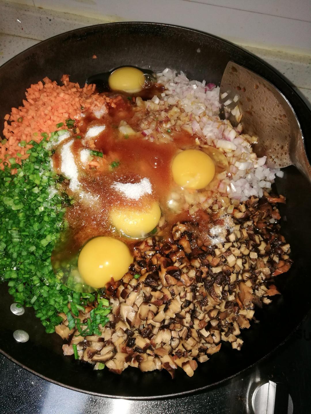 江苏来治猩猩的你做的胡萝卜鸡蛋香菇木耳素馅饺子