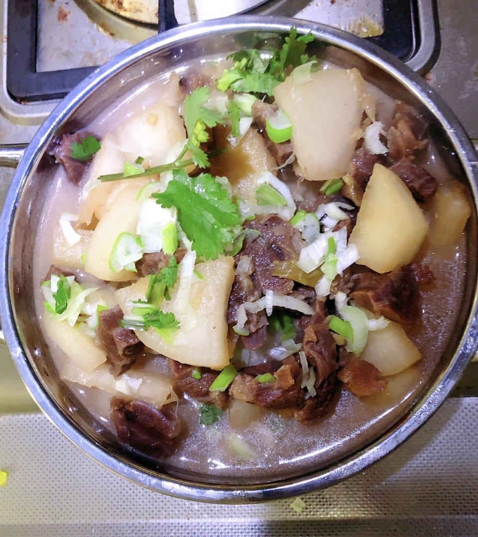 牛肉炖萝卜