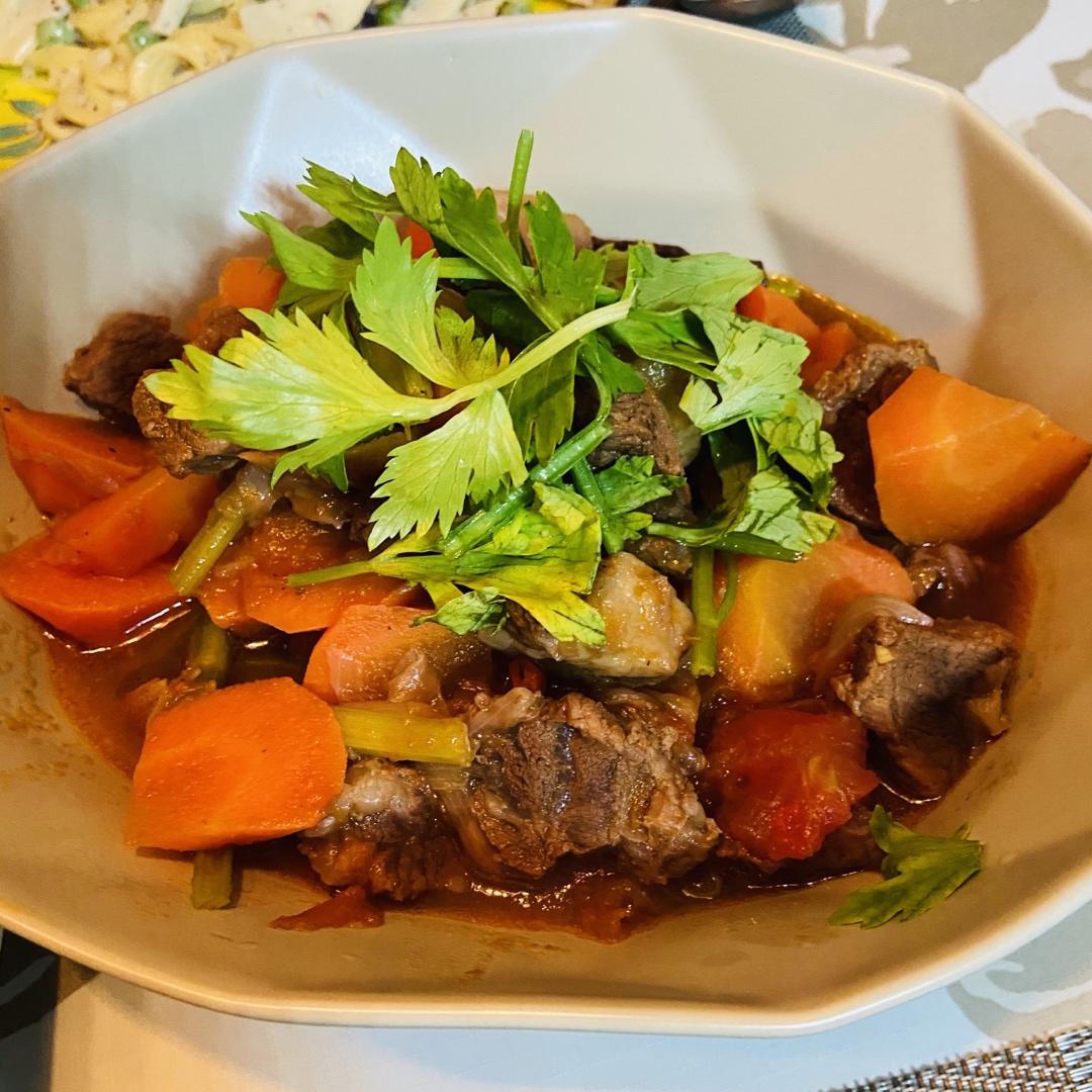 红酒烩牛肉