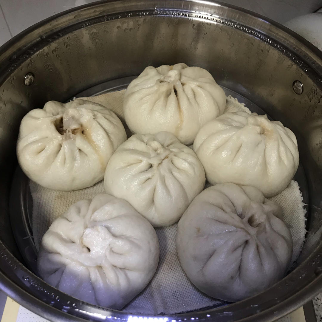 鲜美多汁的洋葱牛肉包子