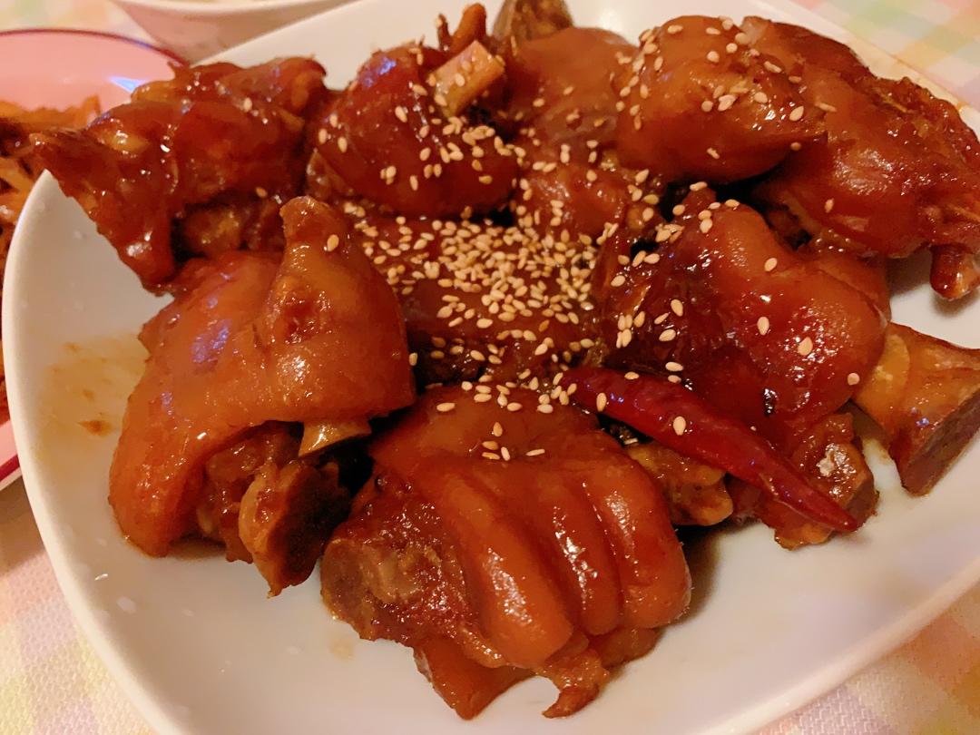 美味的家常菜：红烧猪蹄