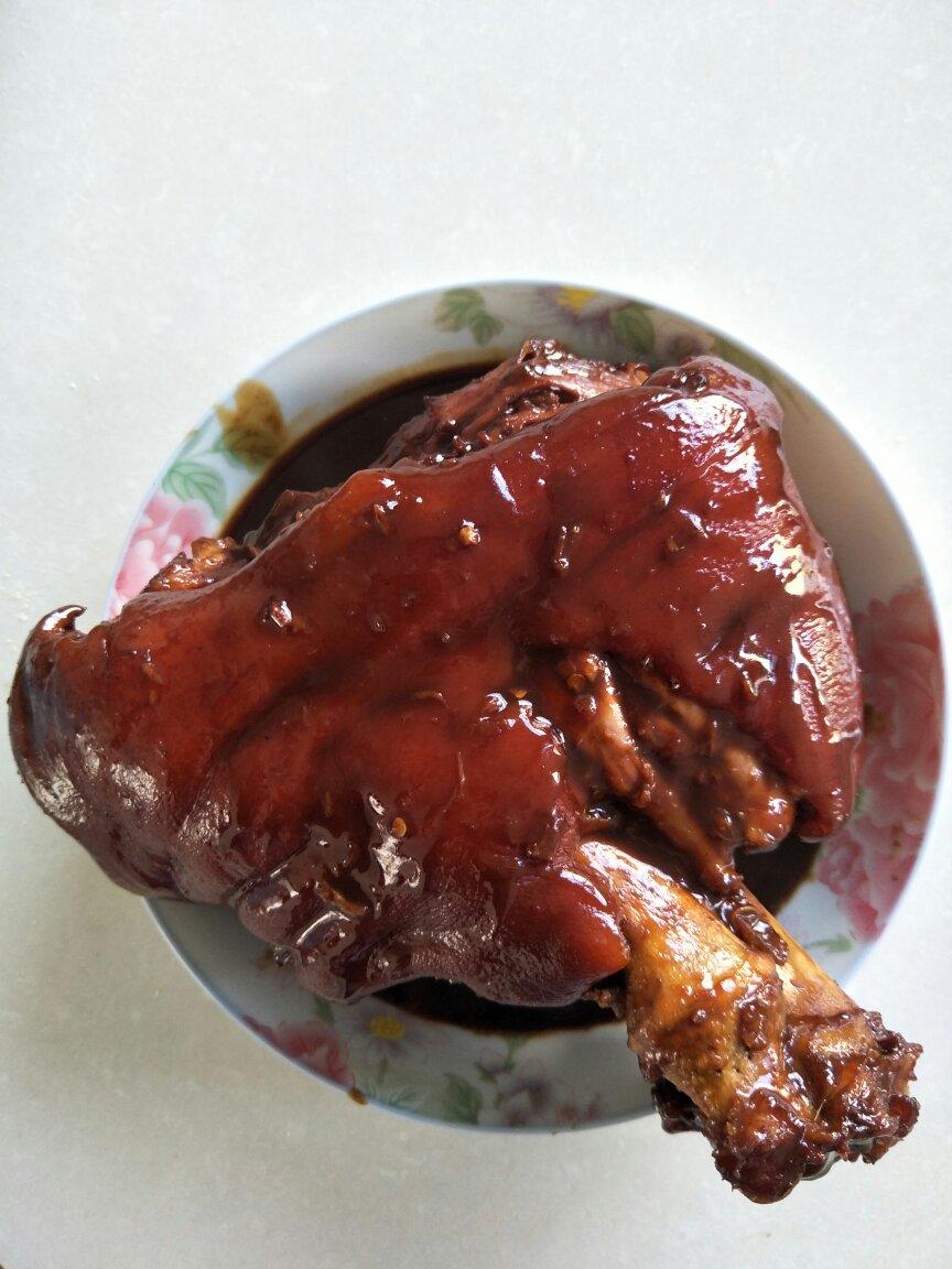 迷路不迷路做的秘制酱肘子