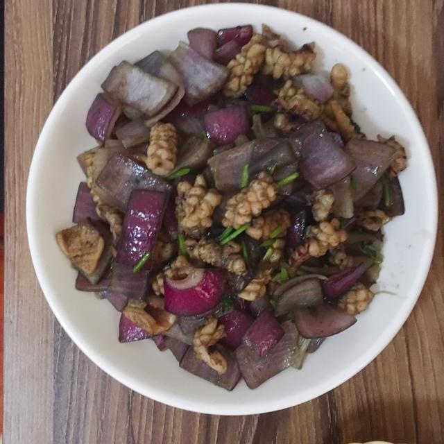 洋葱酱爆鱿鱼须