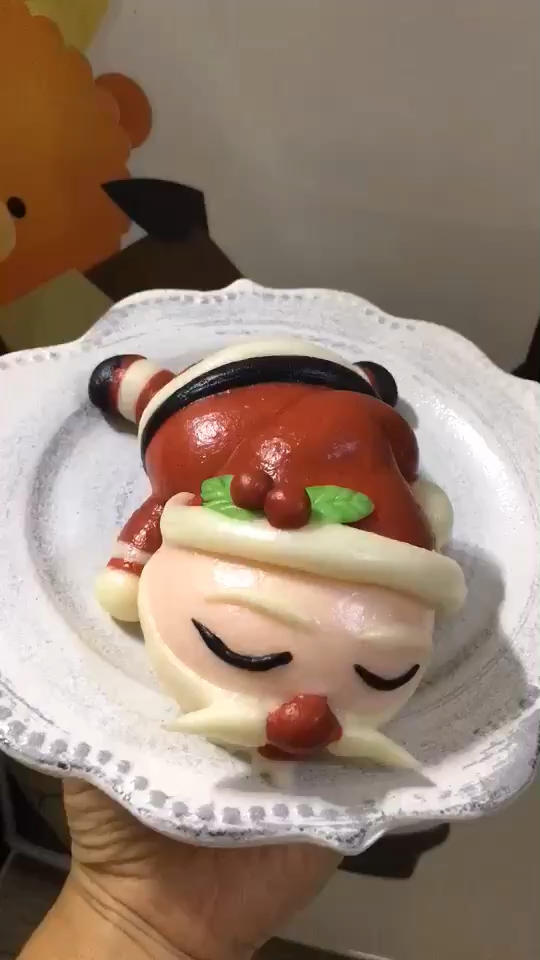 ”摔富”版圣诞老人卡通馒头