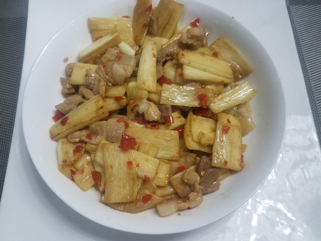 茭白炒肉的做法