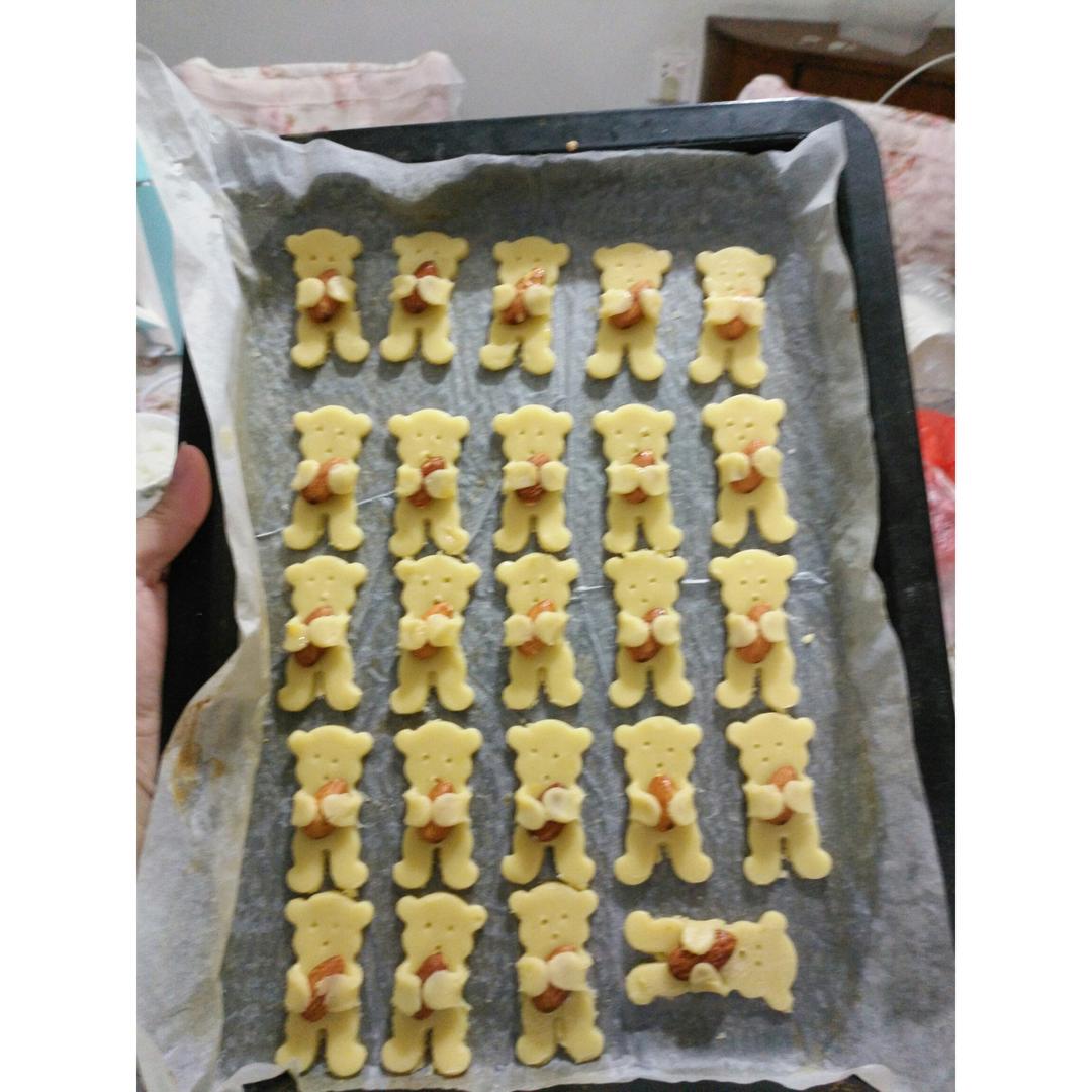 抱杏仁的小熊（造型饼干）