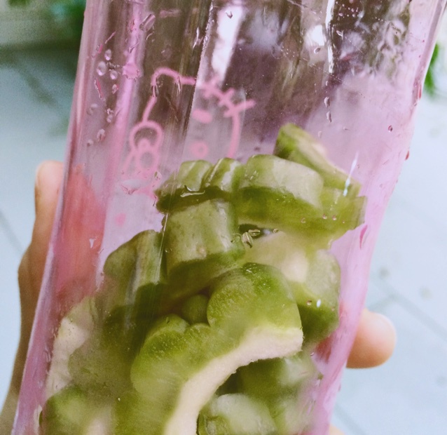 雪梨蜂蜜苦瓜汁