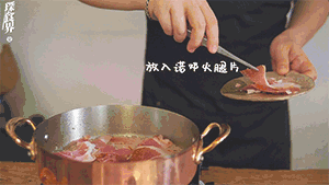 教你做芝士火腿铜锅焖饭的做法 步骤5