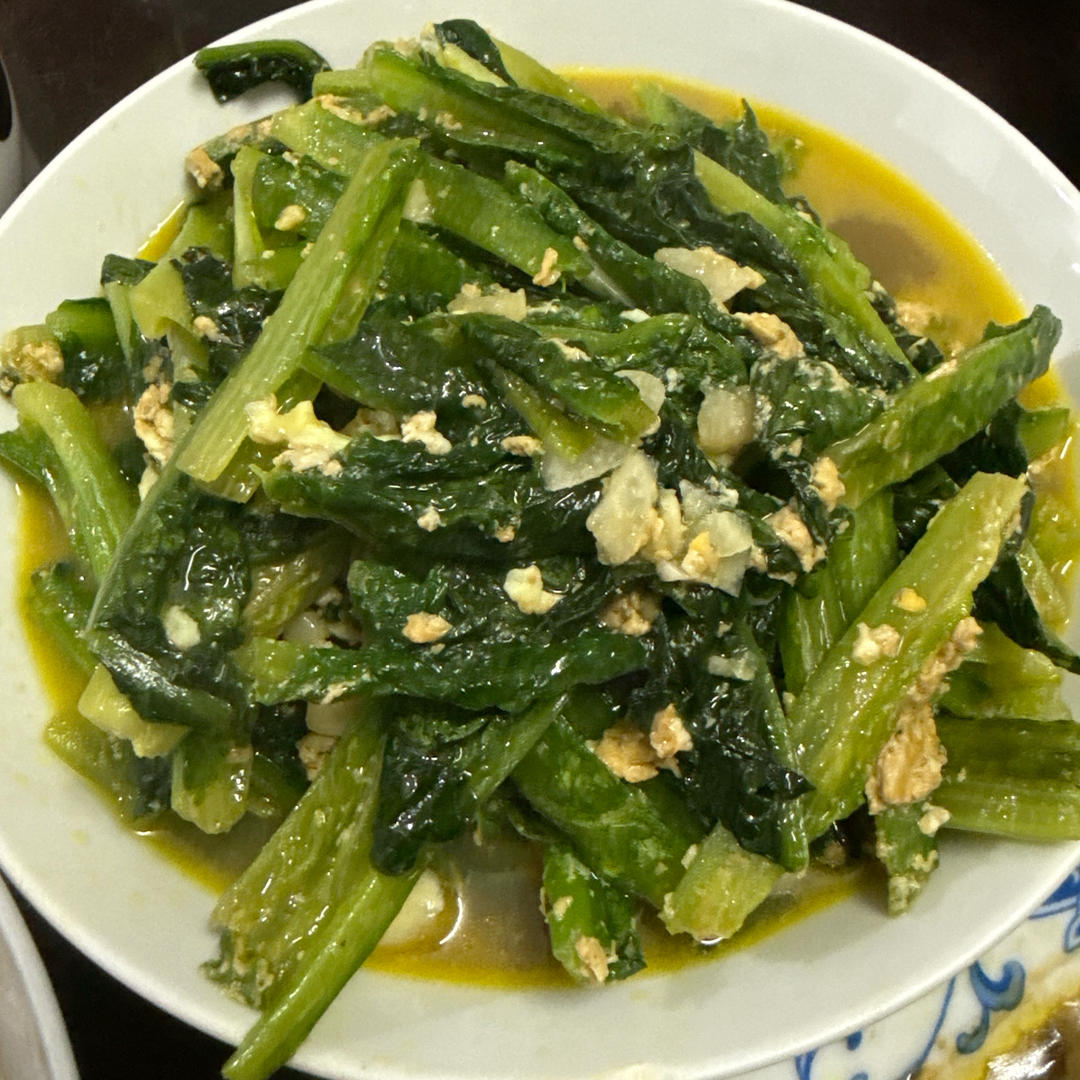 莴笋叶不要浪费，用来炒鸡蛋味道好，不涩不苦