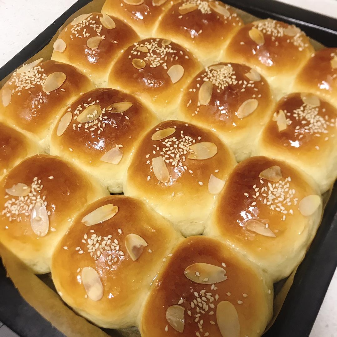 家常版蜂蜜小面包 搭配热牛奶营养早餐好味道 做法简单味道好
