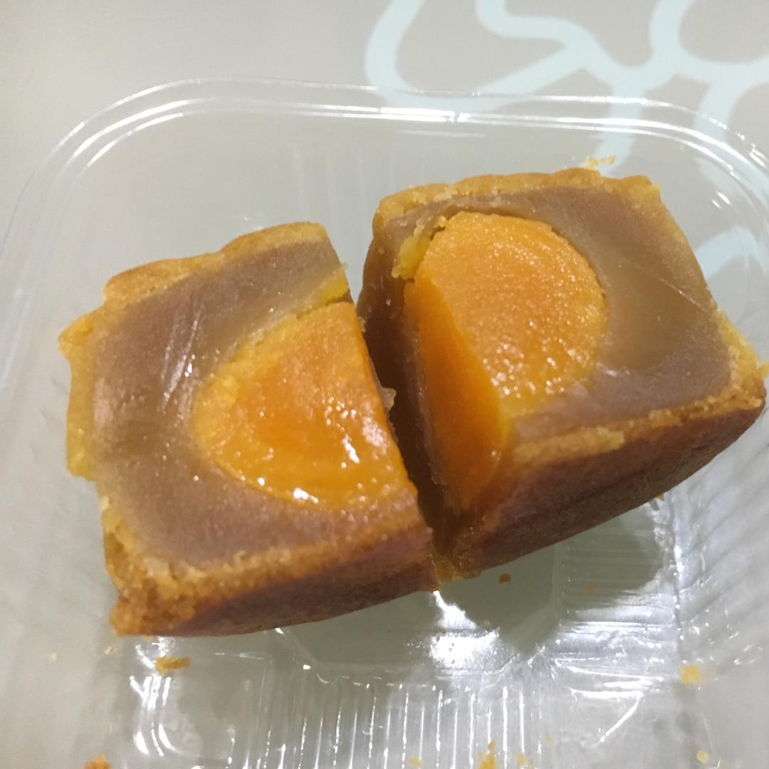广式月饼——蛋黄莲蓉月饼