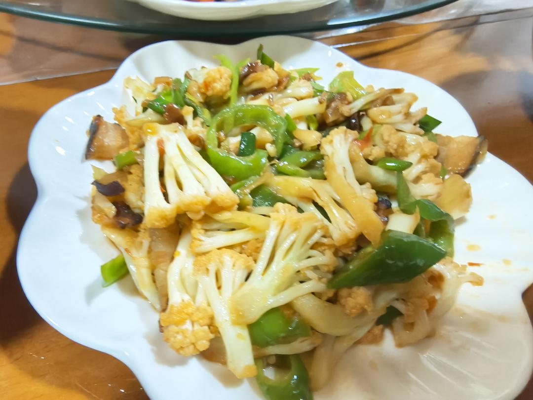 每次下馆子必点的脆脆的干锅花菜🙋