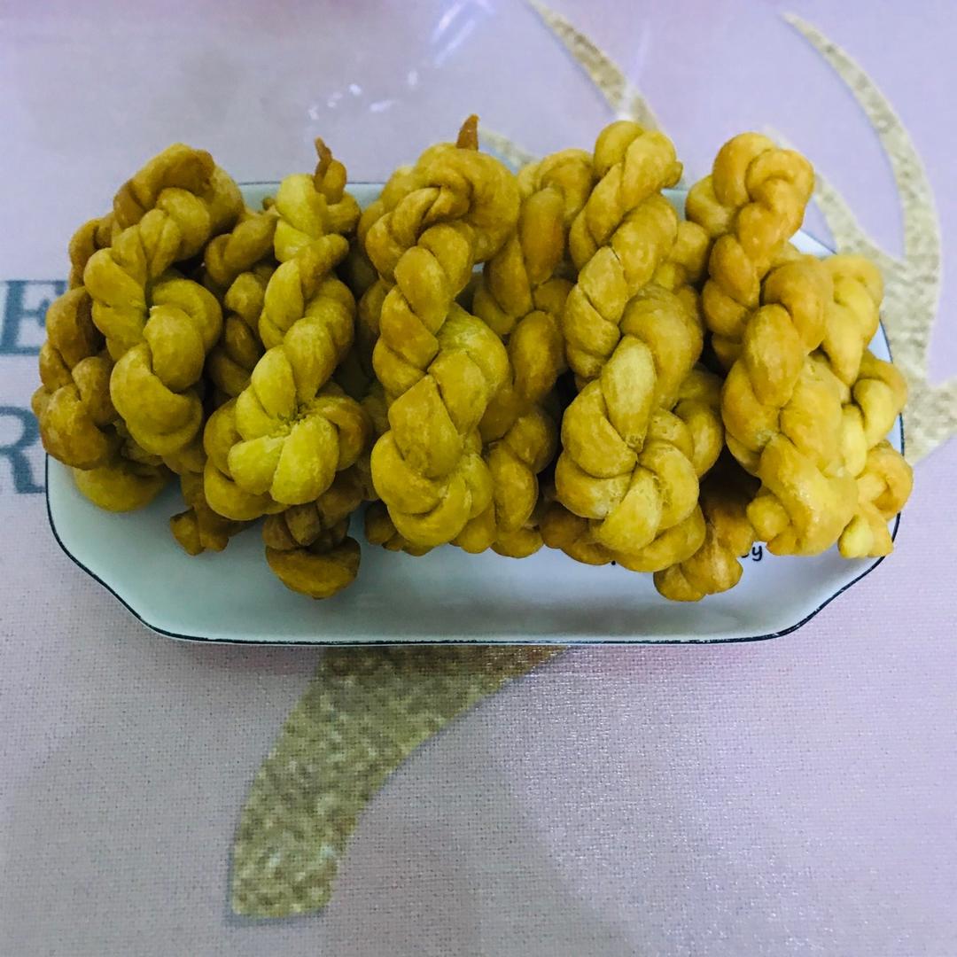 又香又酥鸡蛋小麻花，适合不爱甜食的你