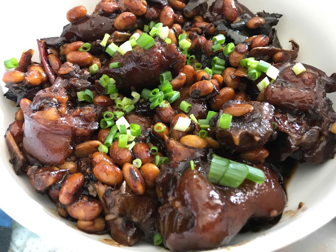 黄豆烧猪蹄