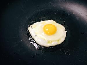 减肥系列17｜好吃哭超入味荷包蛋焖魔芋面的做法 步骤2