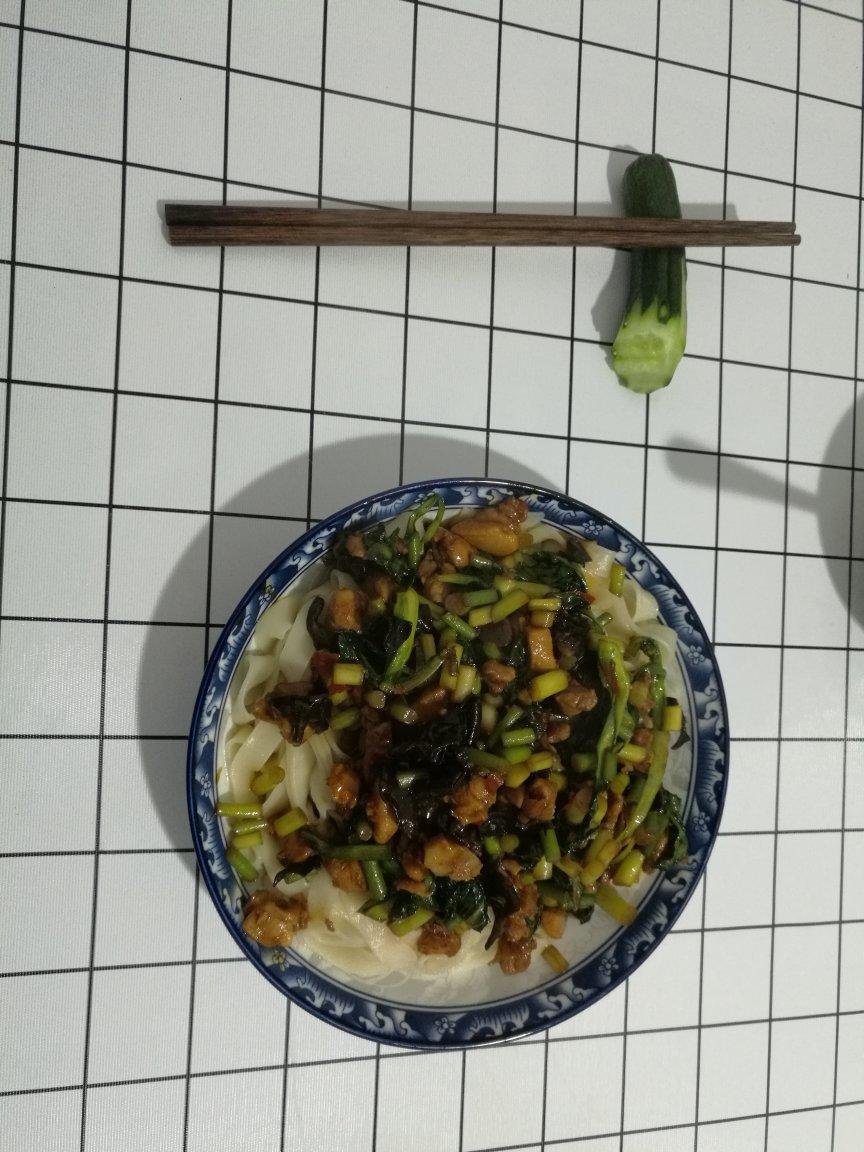 鸡丁杂酱面