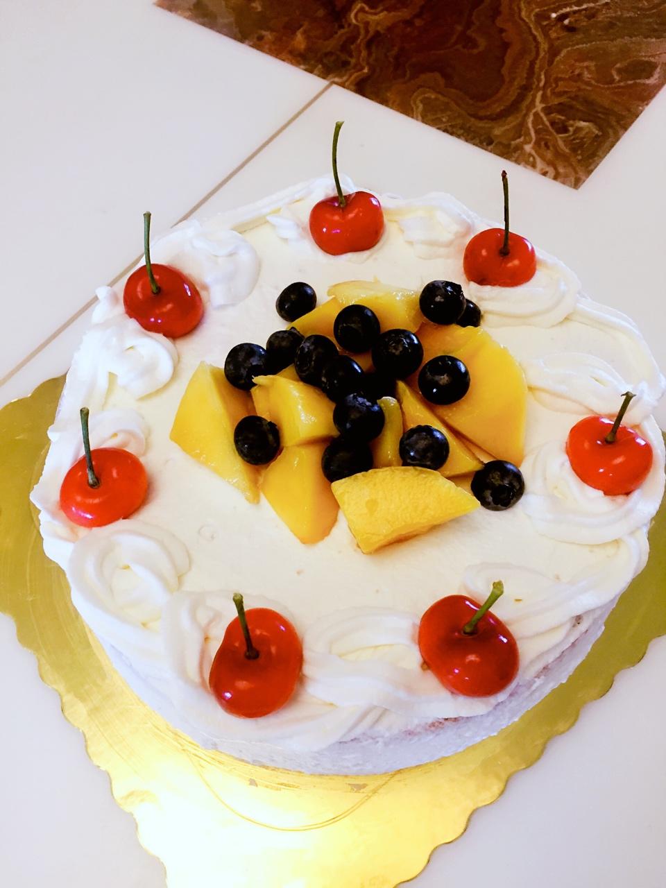奶油水果装饰蛋糕
