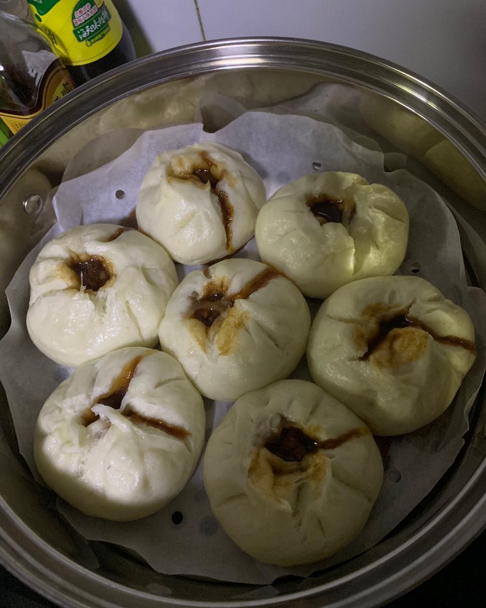 云朵般松软爆浆蜜汁叉烧包