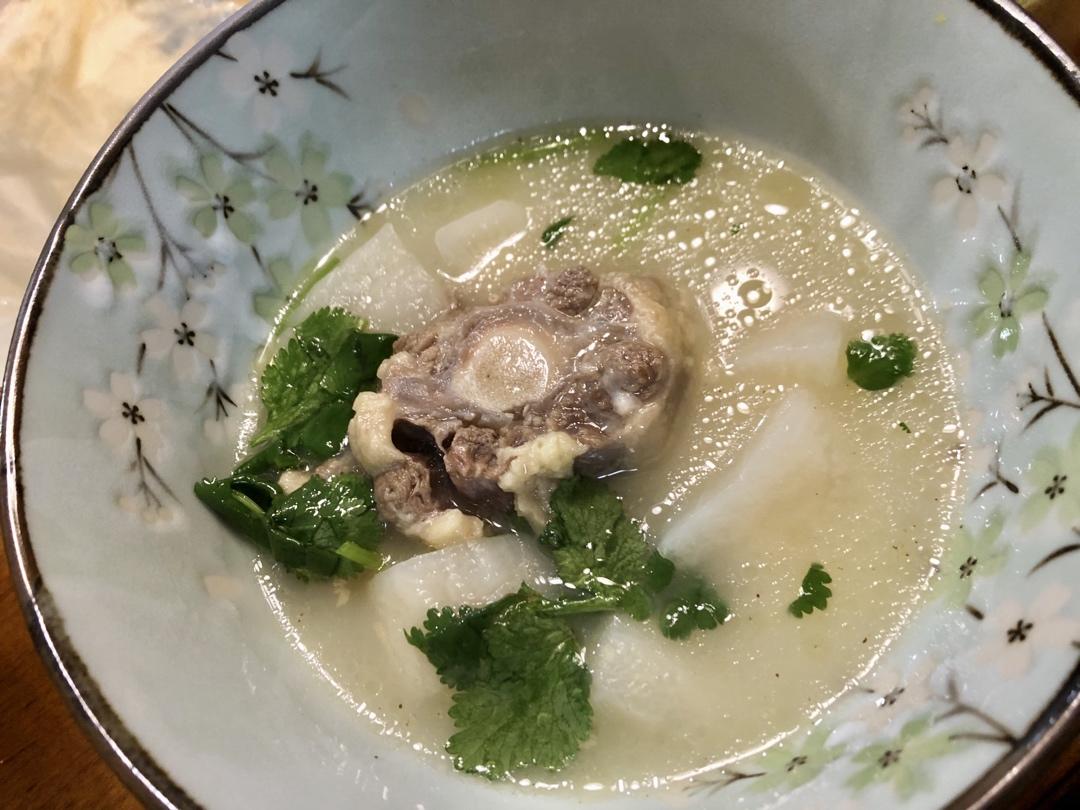 牛尾骨萝卜汤