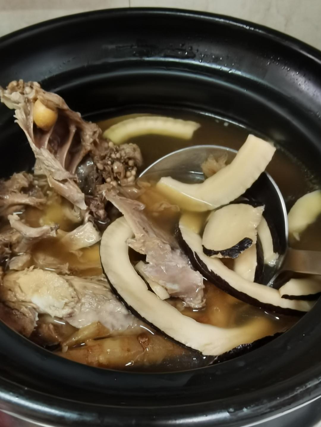 滋补清甜的椰子鸡