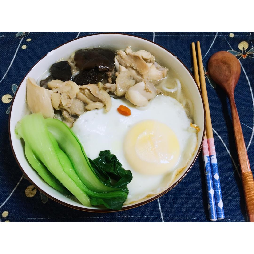 香菇炖鸡面