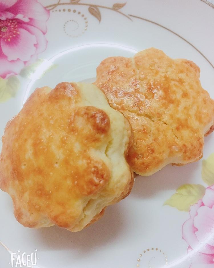 【视频】3分钟 奶油司康Scone(可能是世界上最快手的司康) 消耗淡奶油～