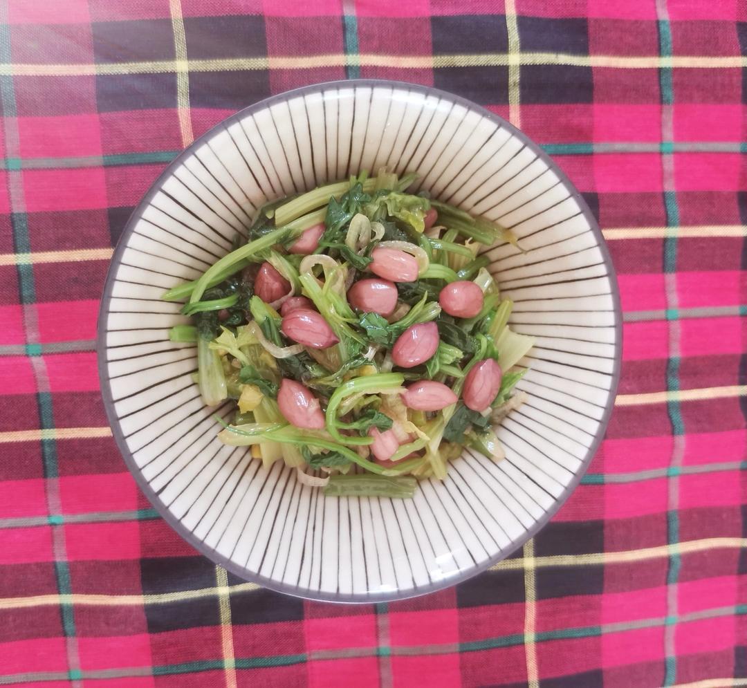 凉拌芹菜花生米胡萝卜