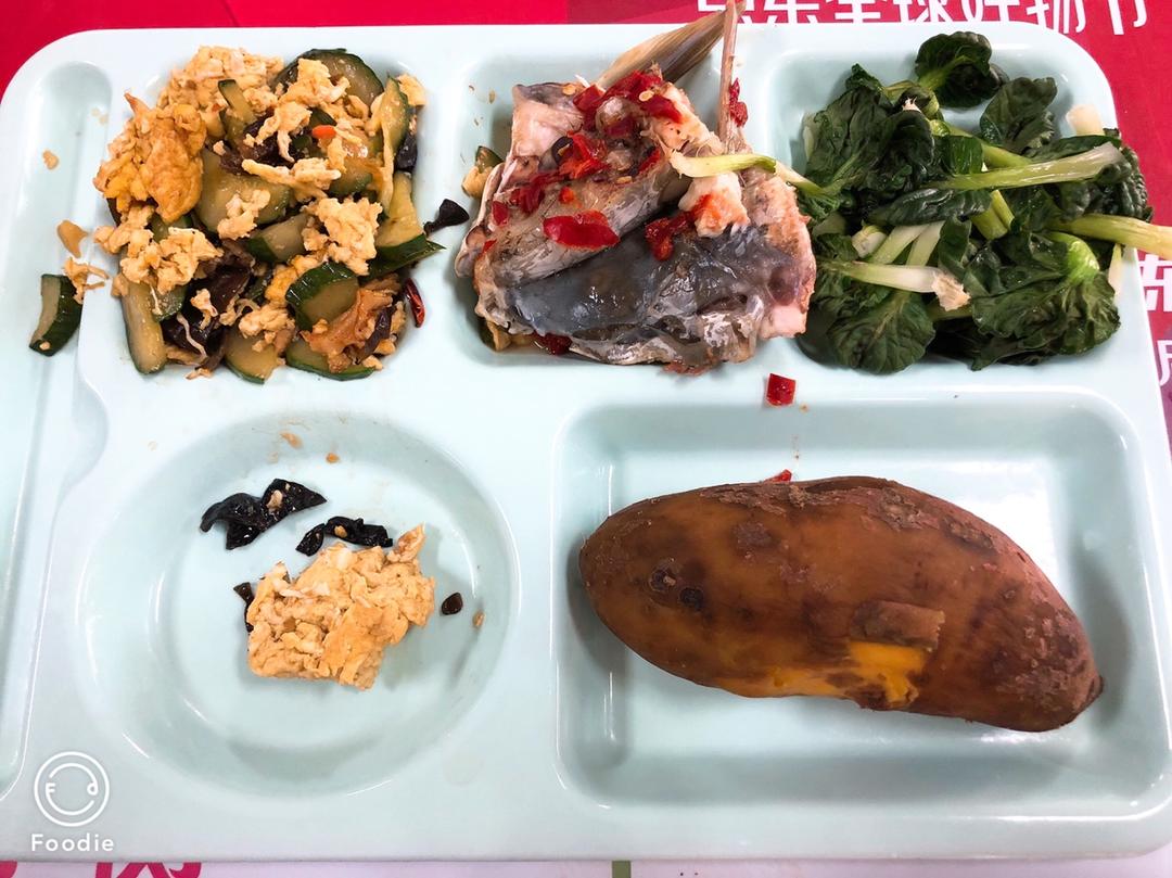 在学校的健康餐~(≧▽≦)/~