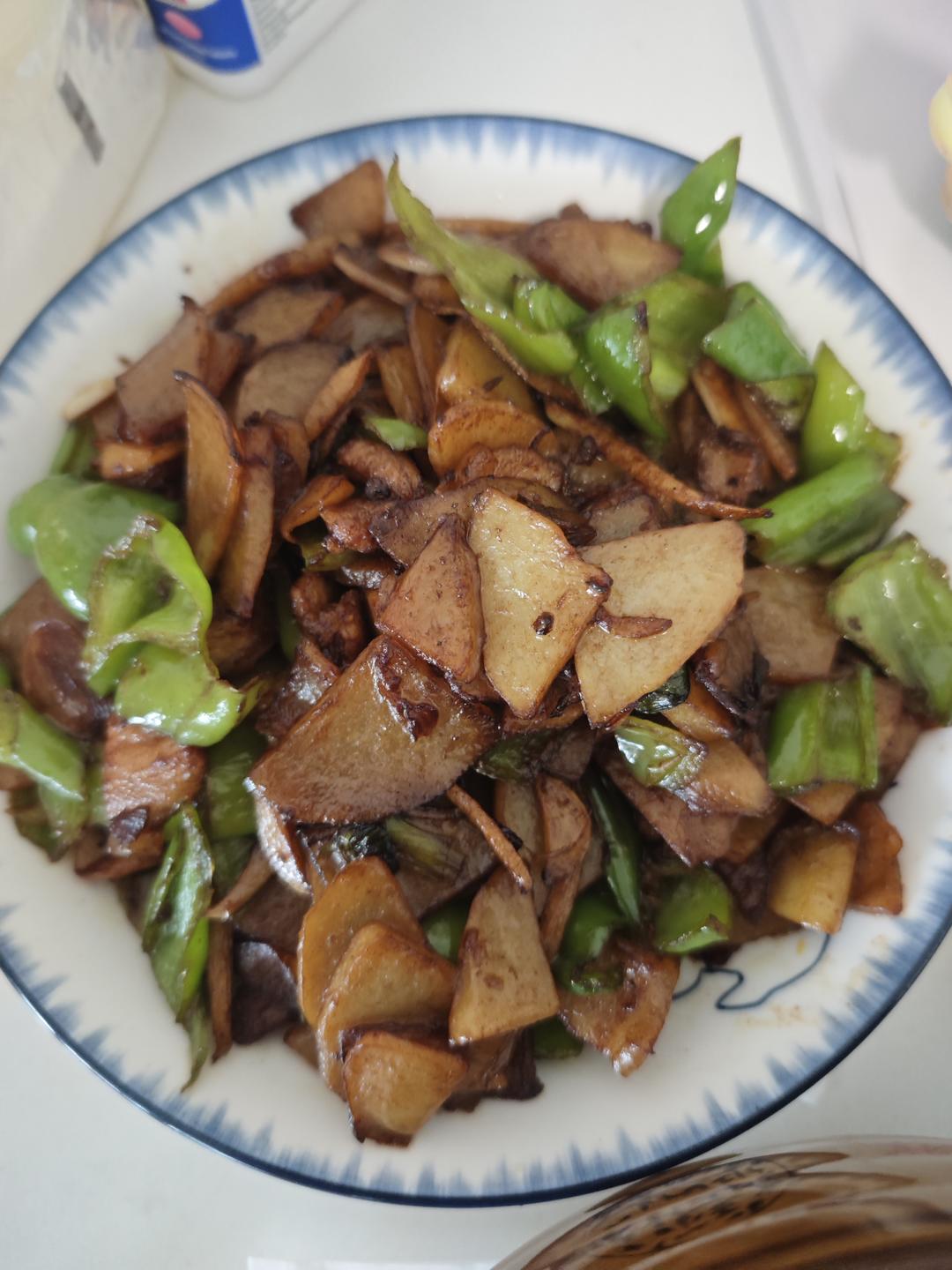 五花肉干煎土豆