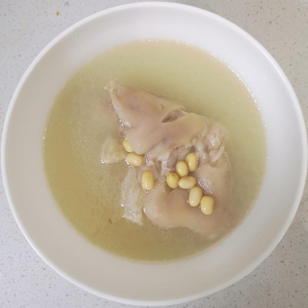 黄豆煲猪手汤