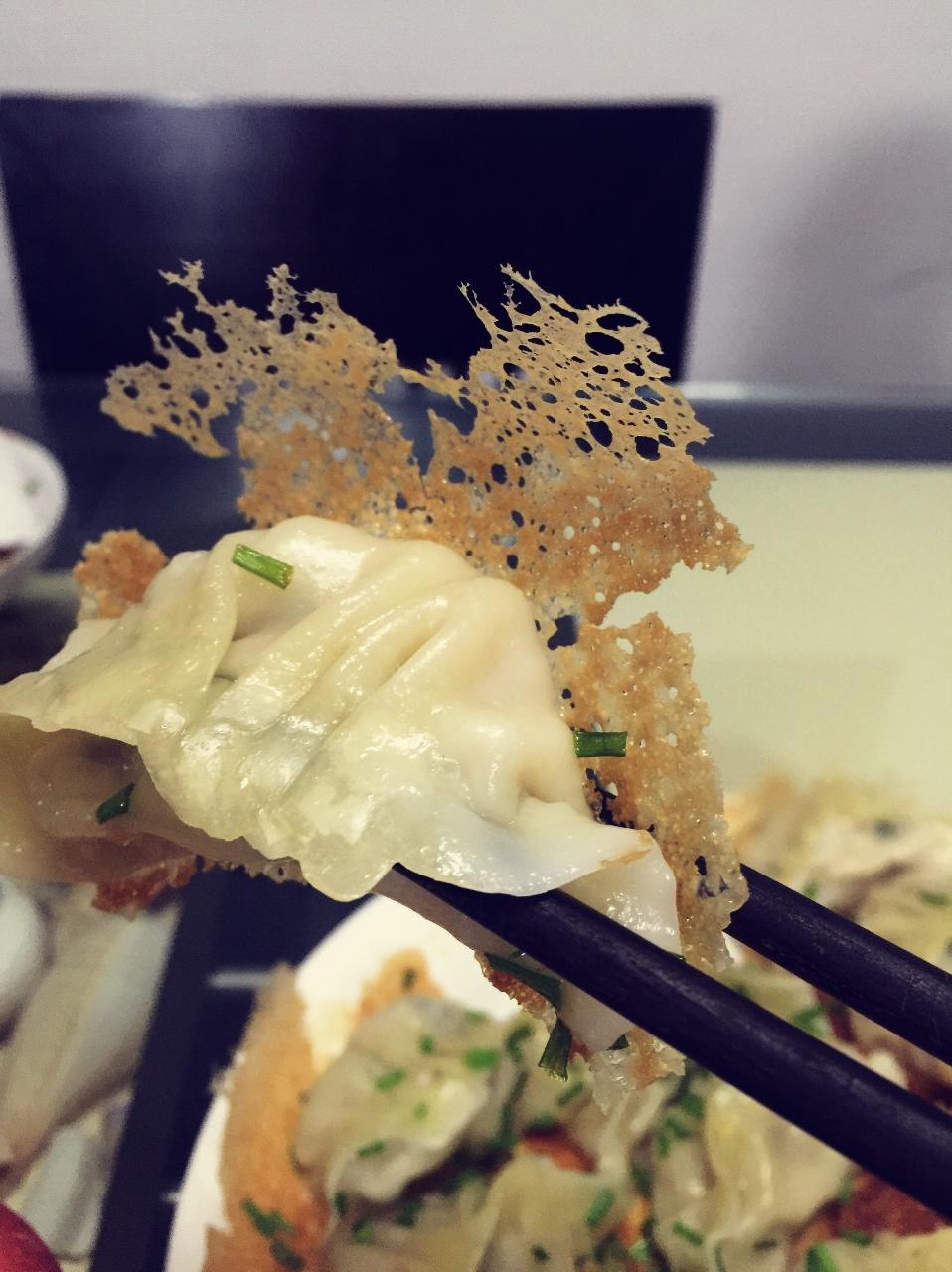 三鲜锅贴 Fried Dumplings