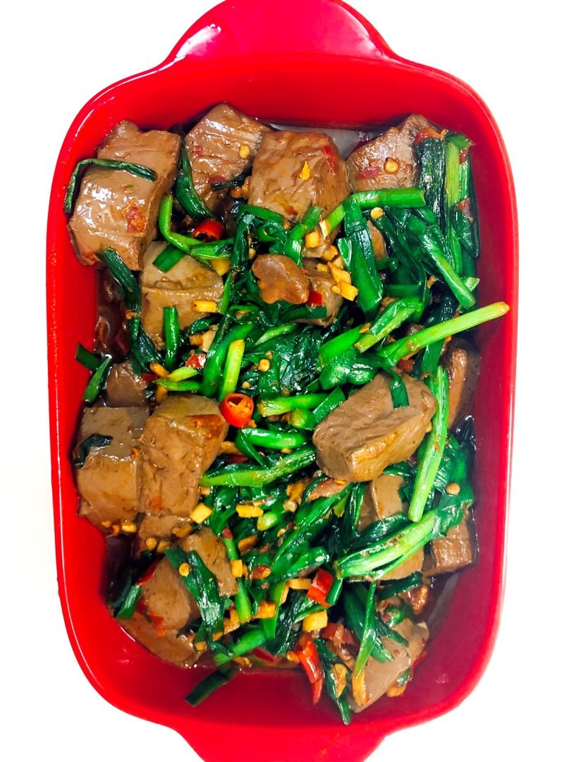 厨师长教你：“韭菜烧鸭血”的正宗做法，非常下饭