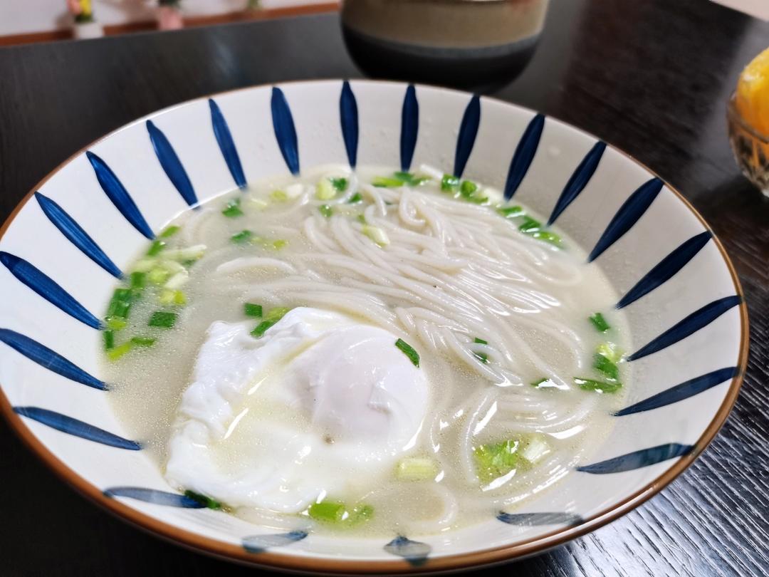 鲫鱼汤米粉
