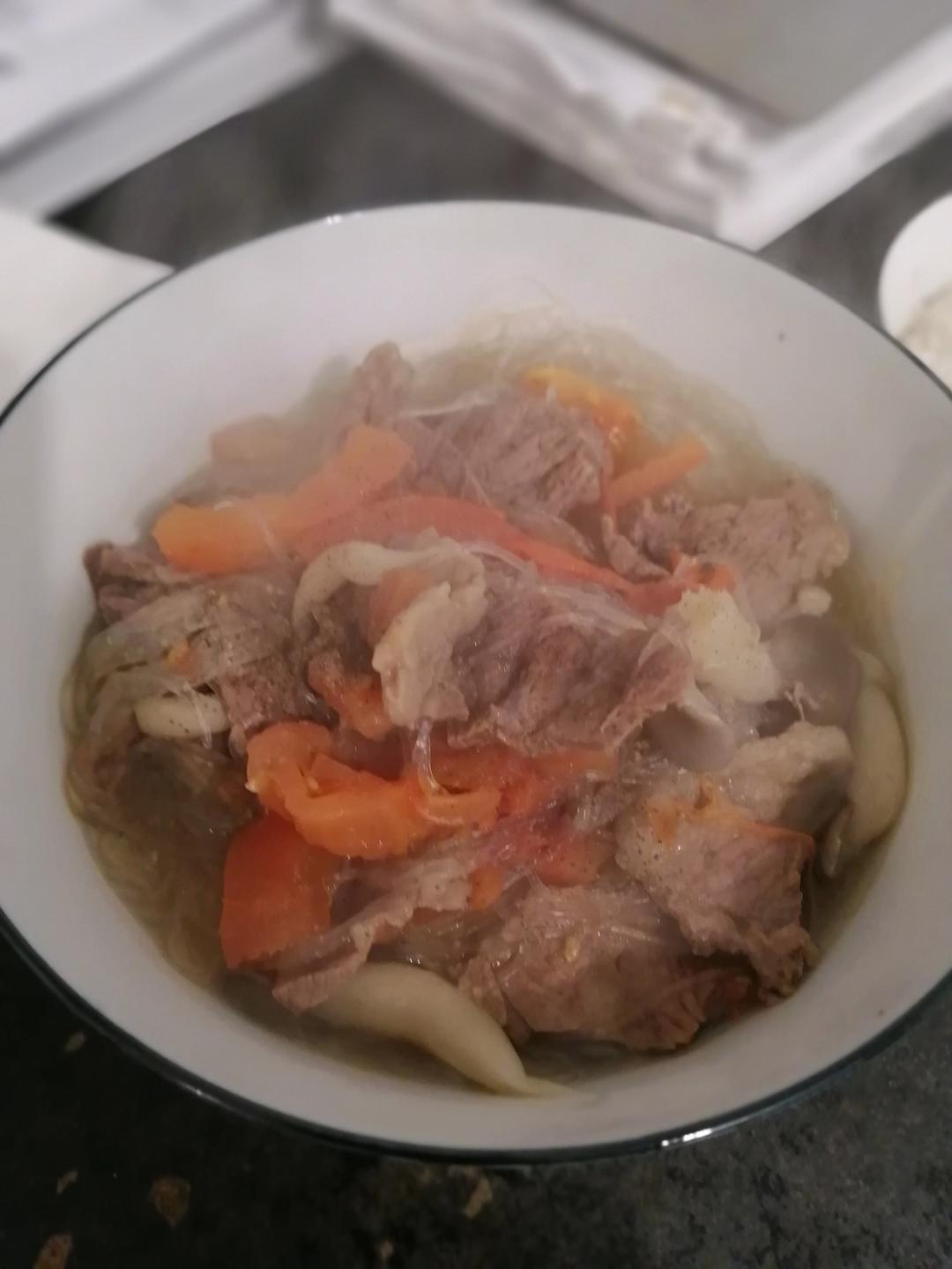 西红柿土豆牛腩粉丝煲