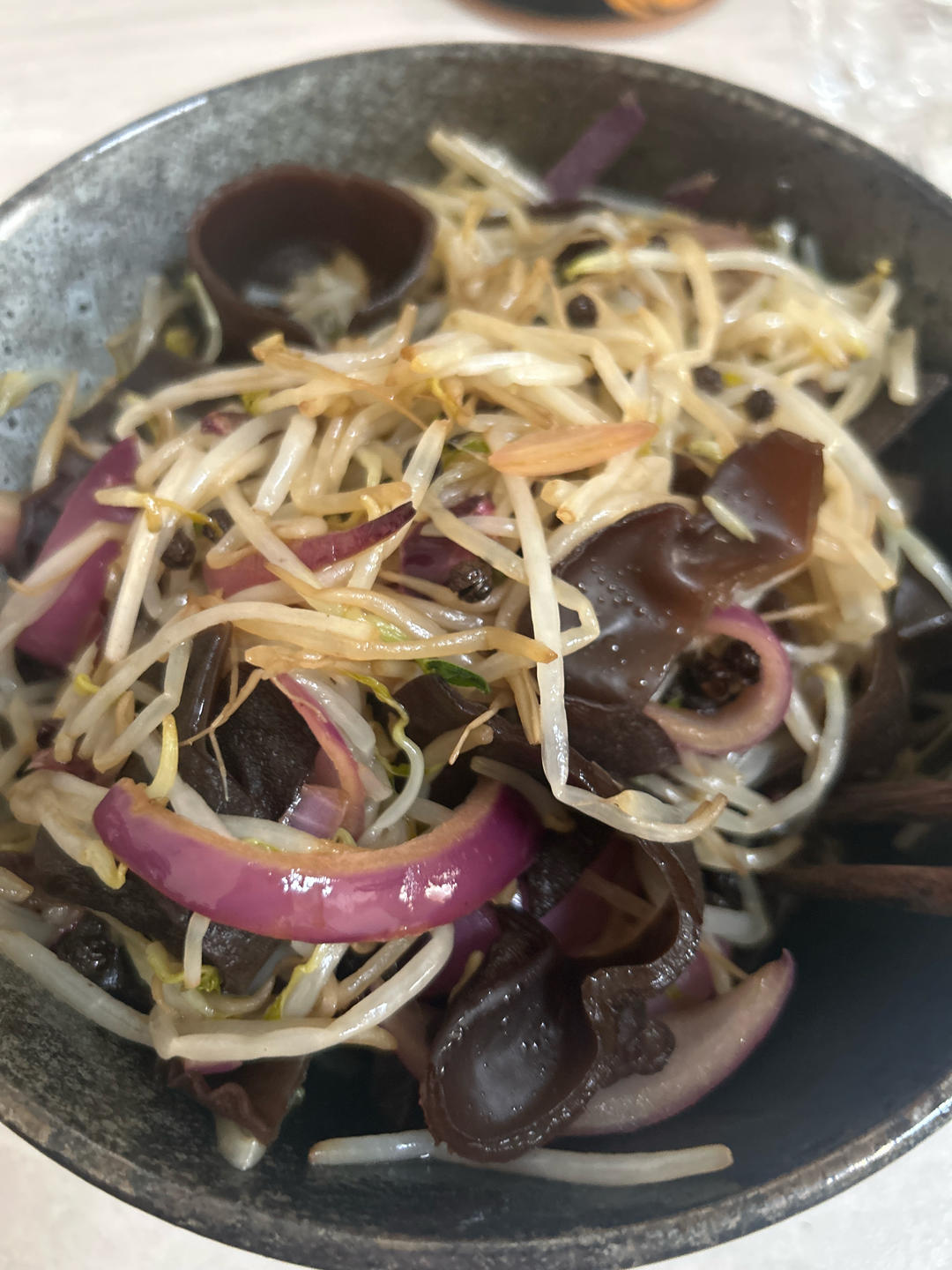 豆芽木耳炒洋葱